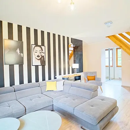Everysky - Komuny Paryskiej Apartman *