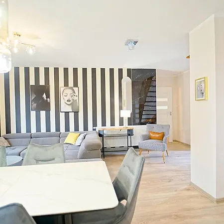 Apartament Everysky - Komuny Paryskiej *
