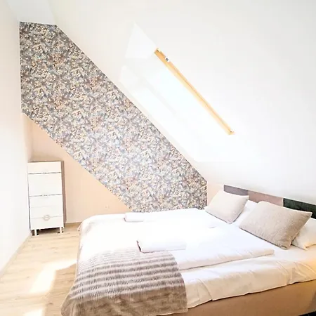 Everysky - Komuny Paryskiej *