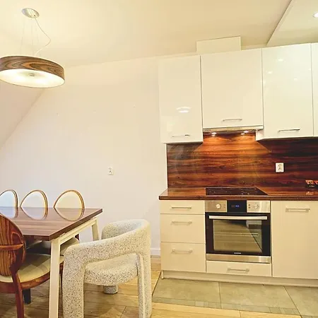 Everysky - Komuny Paryskiej Apartman *