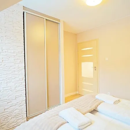 Everysky - Komuny Paryskiej Apartman *