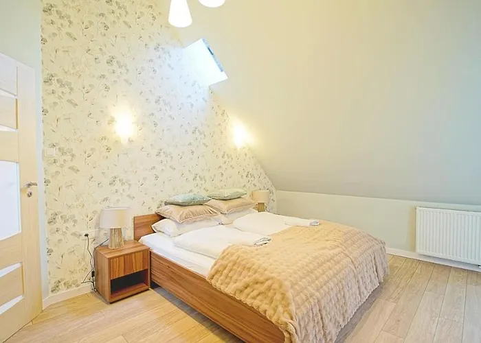 Everysky - Komuny Paryskiej 아파트 카르파츠