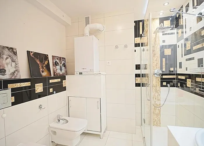 Everysky - Komuny Paryskiej 아파트 카르파츠